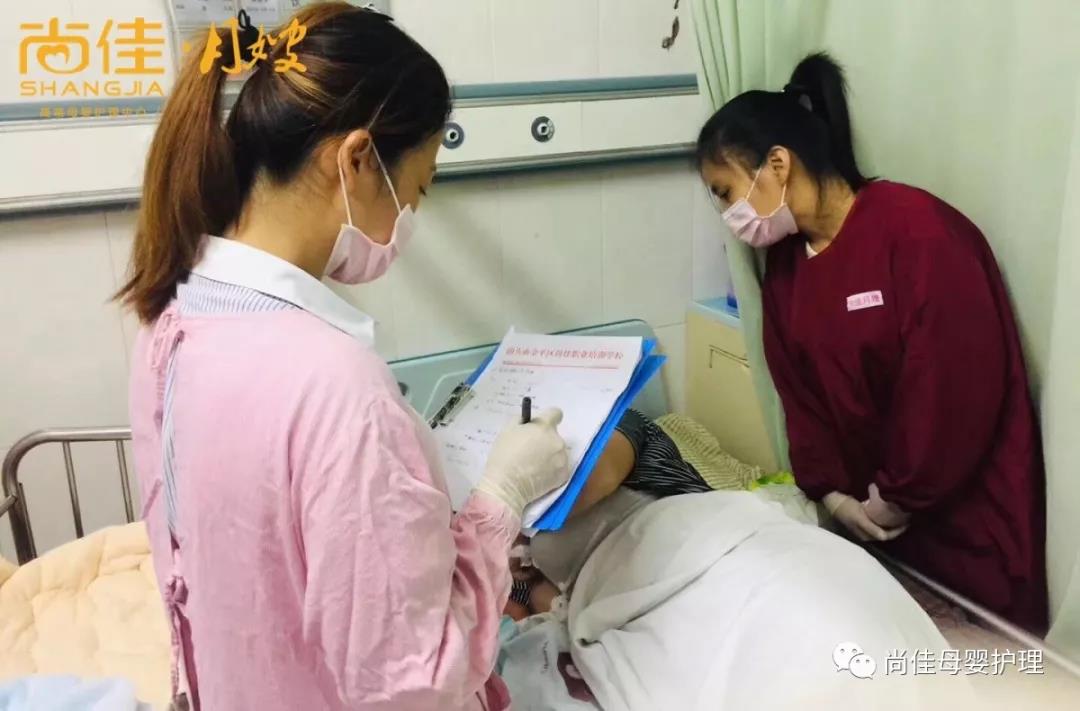 尚佳專業(yè)月嫂丨母乳丨你還認(rèn)為初乳很臟，要擠掉的嗎？